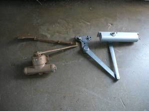 lot 37 image: Door Closers