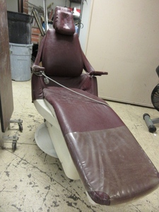 lot 217 image: ROYAL MODEL 16 DENTAL CHAIR