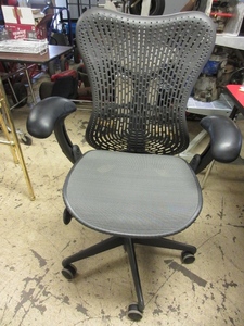 lot 226 image: HERMAN MILLER MIRRA OFFICE CHAIR