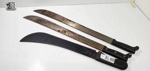 lot 369 image: 3 Machetes