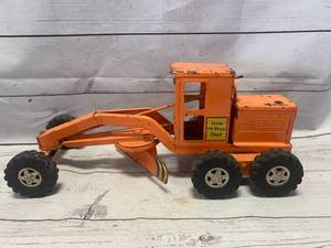 lot 1 image: 1950s Tonka State Hi-Way Road Grader $167 on Ebay