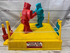 lot 11 image: Rock em Sock em Robots by Marx