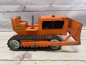 lot 16 image: Rare Vintage 1950s Tonka No. 100 Bulldozer
