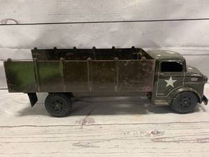 lot 38 image: Vintage 1950s Antique Marx Lumar US Army Press Steel 18 Long Truck