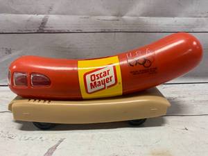lot 42 image: 1992 Oscar Mayer Olympic Wienermobile
