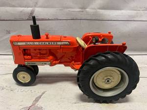 lot 43 image: Very Rare Allis Chalmers D17 Tractor Limited Edition of 5000