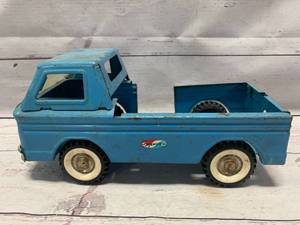 lot 49 image: Rare Colored Structo Ramp Side Pickup Truck