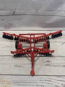 lot 64 image: Vintage Ertl Disk Harrow