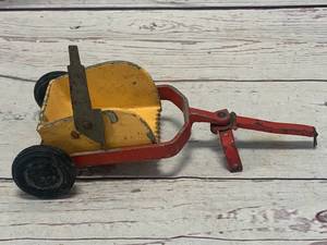 lot 85 image: Vintage Toy Trailer Stamped 9102