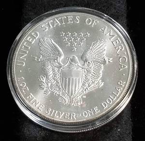1986 AMERICAN SILVER EAGLE 1 TROY OZ. .999 FINE SILVER IN AIRTITE