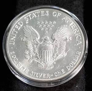 1988 AMERICAN SILVER EAGLE 1 TROY OZ. .999 FINE SILVER IN AIRTITE