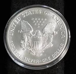 1989 AMERICAN SILVER EAGLE 1 TROY OZ. .999 FINE SILVER IN AIRTITE
