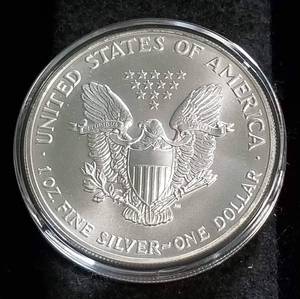 1992 AMERICAN SILVER EAGLE 1 TROY OZ. .999 FINE SILVER IN AIRTITE