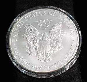 1998 AMERICAN SILVER EAGLE 1 TROY OZ. .999 FINE SILVER IN AIRTITE