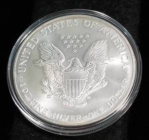 2001 AMERICAN SILVER EAGLE 1 TROY OZ. .999 FINE SILVER IN AIRTITE