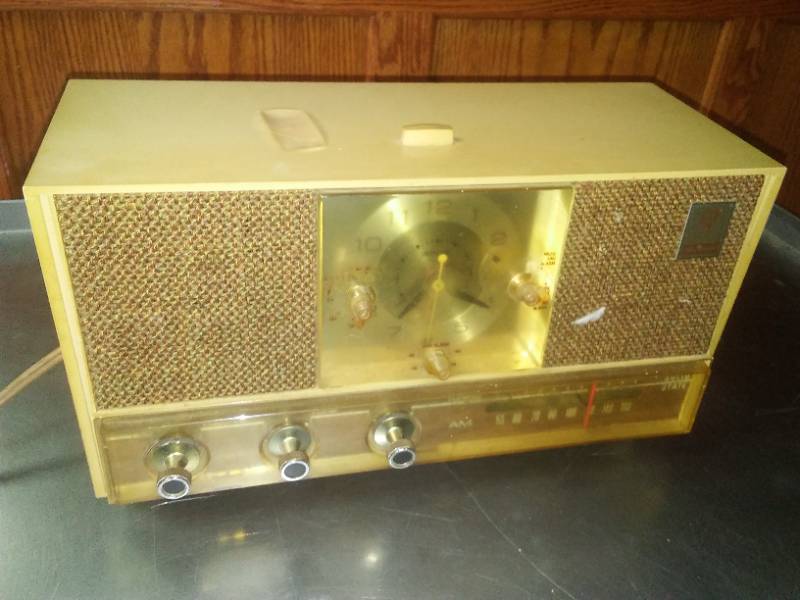G.E. Tabletop Clock  alarm radio � working.
