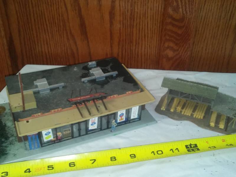2 buildings Store &amp lumberyard. Coca Cola Sign. Model RR