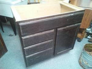 Sink Base Cabinet with LH drawers � soft close