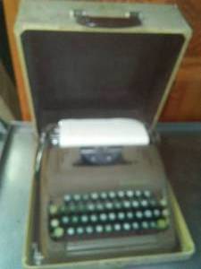 Smith Corona Portable Typewriter � Silent.