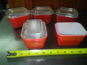 Pyrex � 5 small dishes and 4 covers � excellent.
