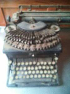 Remington Noiseless 6 typewriter � antique