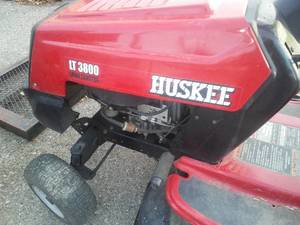 Huskee LT 3800 Lawn Tractor. 12.5 Briggs and Stratton.