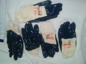 4 pairs dipped rubber gloves - Medium