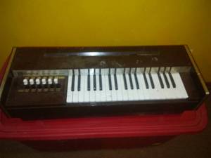 Table Top Magnus Organ - 60s vintage. works great