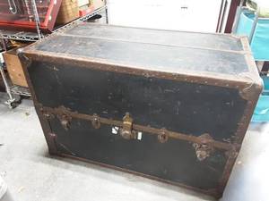lot 4 image: Theatrical Trunk By Samuel Nathans, Inc. New York 43x24x29