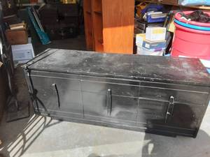 lot 5 image: Vintage 9-Drawer Low Dresser 60x18-12x24