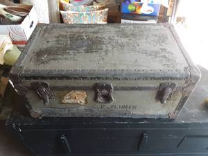 lot 7 image: Vintage Trunk 31x17x13