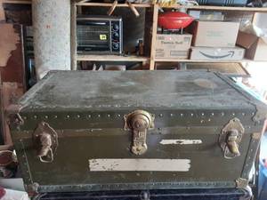 lot 10 image: Foot Locker Trunk 31x17x13