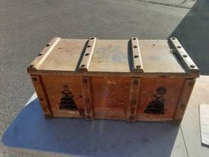 lot 24 image: Wood Toy Box With Victorian Silhouttes 30x15x14