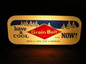 lot 8 image: Vintage Grain Belt Light-Up Sign