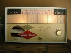 lot 48 image: Rare Vintage Grain Belt Light-Up Talking Scoreboard Radio
