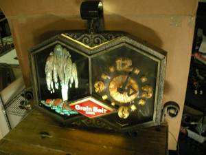 lot 72 image: Vintage Grain Belt Light-Up Fountain Clock Sign