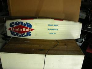 lot 95 image: Vintage Grain Belt Light-Up Sign