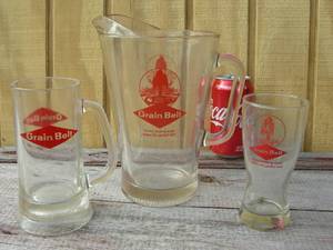 lot 86 image: Grain Belt Pitcher and Glasses