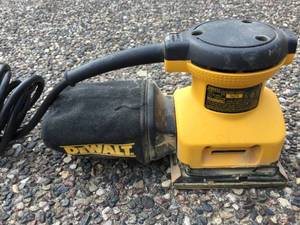 Dewalt Palm Sander