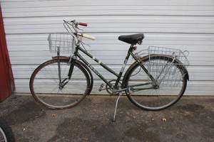 lot 1 image: Vintage Green Coast-to-Coast De Luxe 3 Speed Bike