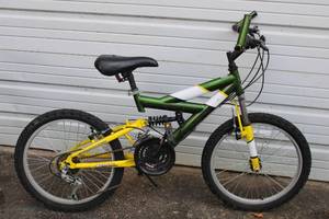 lot 6 image: Green & Gold Magna 20 Bike