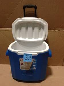 lot 33 image: 28 Qt. Wheeled Blue Cooler by Coleman &nbspin good condition 