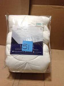 lot 51 image: ROYAL VELVET LUXURY LOFT DUAL LAYER MATTRESS PAD  XLTWIN &nbspin good condition 