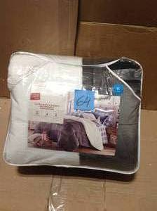 lot 64 image: ULTRA MINK & SHERPA REVERSIBLE COMFORTER KING &nbspin good condition 