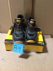 lot 89 image: DEWALT Mens Angle Slip Resistant Athletic Shoes - Steel Toe - BlackYellow Size 8.5(M) &nbspin good condition 