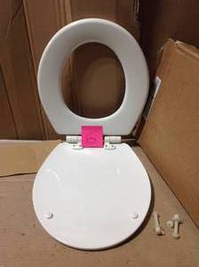 Bemis 43SLOW 000 WHT RND Toil Seat&nbsp&nbspin good condition&nbsp