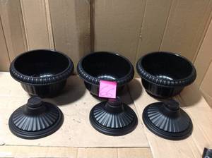 Modica 12 in. x 8.75 in. Earthy  Plastic Deck Rail Planter&nbsp&nbspin good condition&nbsp