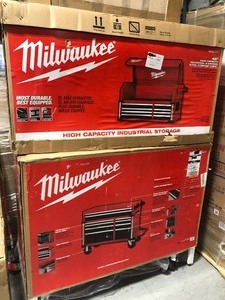 Milwaukee High Capacity 46 in. 18-Drawer Tool Chest and Cabinet Combo In good condition
