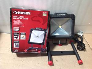 lot 39 image: Husky 3500-Lumen Portable LED Work Light &nbspin good condition 