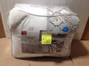 lot 56 image: FAUX -FUR  & SHERPA REVERSIBLE COMFORTER KING &nbspin good condition 